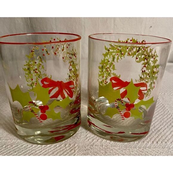 2 Vintage CHRISTMAS HOLLY Wreath Glasses - Cocktail Glassware~Used On TV Show - Picture 2 of 7
